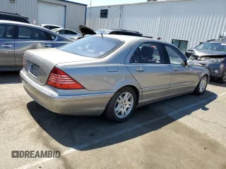 2005 Mercedes-Benz S-Class 5.0L with VIN WDBNG75J15A447352, listed as a Copart auction lot 53681734 with 0 mi miles and Salvage Title. Bid and sale history available at carsss.com. Image 3.