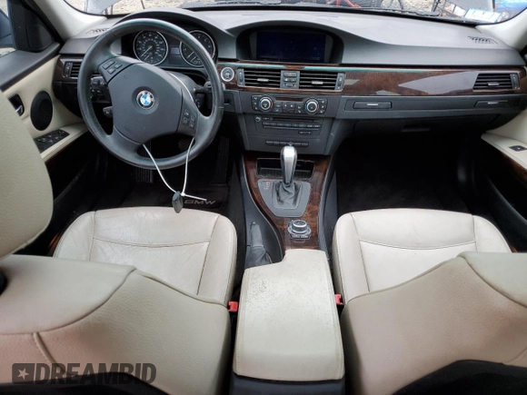2011 BMW 3 Series 328i xDrive z VIN WBAPK5C51BA661995, wystawiony jako Copart lot #50333965 z przebiegiem Nie podano mil oraz Czysty tytuł • Clean title. Historia ofert i sprzedaży dostępna na DreamBid. Obrazek 8.