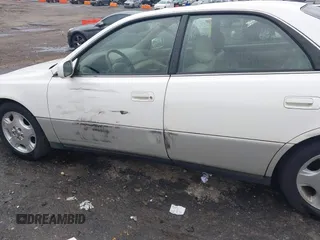 2001 Lexus ES 300 z VIN JT8BF28G410307451, wystawiony jako IAAI lot #42369871 z przebiegiem 290 620 mil mil oraz . Historia ofert i sprzedaży dostępna na DreamBid. Obrazek 6.