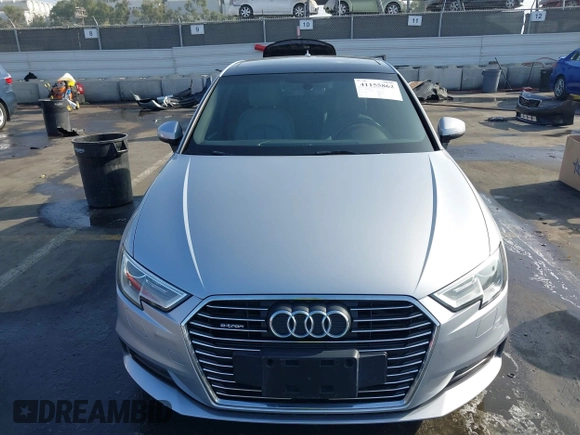 2017 Audi A3 e-tron Sportback Premium z VIN WAUUPBFF0HA104768, wystawiony jako IAAI lot #41155862 z przebiegiem 103 809 mil mil oraz . Historia ofert i sprzedaży dostępna na DreamBid. Obrazek 13.