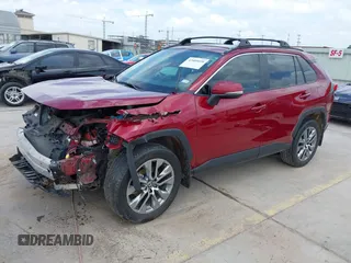 2022 Toyota RAV4 XLE Premium z VIN 2T3C1RFV3NW226182, wystawiony jako IAAI lot #42405020 z przebiegiem 31 813 mil mil oraz . Historia ofert i sprzedaży dostępna na DreamBid. Obrazek 20.