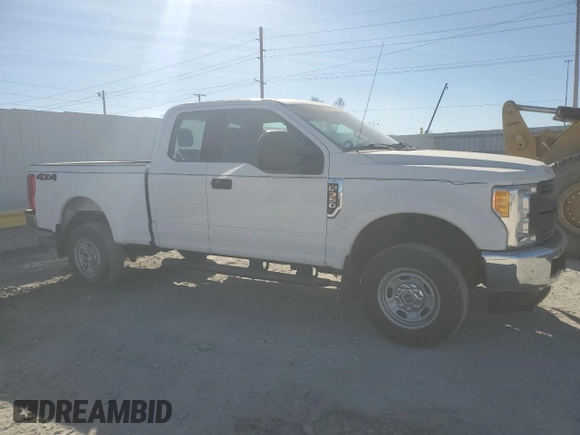 2017 Ford F-350 XL with VIN 1FT8X3B69HED38805, listed as a Copart auction lot 41988235 with 57,984 mi miles and Clean title. Bid and sale history available at DreamBid. Image 4.