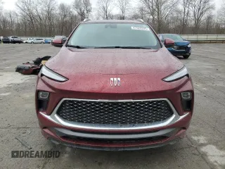 2024 Buick Encore GX Avenir z VIN KL4AMFSL2RB005604, wystawiony jako Copart lot #47529285 z przebiegiem 8 032 mil mil oraz Szkoda całkowita • Salvage title. Historia ofert i sprzedaży dostępna na DreamBid. Obrazek 5.