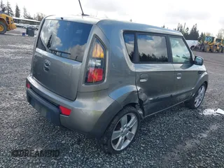 2010 Kia Soul + with VIN KNDJT2A28A7047275, listed as a IAAI auction lot 42013630 with 110,734 mi miles. Bid and sale history available at carsss.com. Image 4.