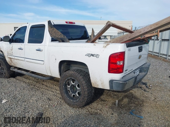 2011 Chevrolet Silverado 1500 LT with VIN 3GCPKSE36BG219504, listed as a IAAI auction lot 41891475 with 189,240 mi miles. Bid and sale history available at carsss.com. Image 3.