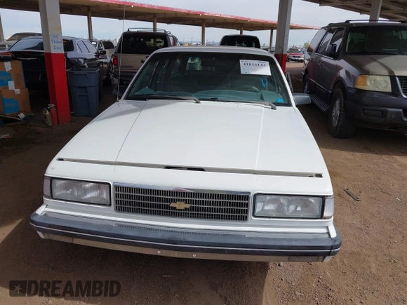 1989 Chevrolet Celebrity z VIN 1G1AW81W1K6142189, wystawiony jako IAAI lot #41816143 z przebiegiem 141 081 mil mil oraz . Historia ofert i sprzedaży dostępna na DreamBid. Obrazek 6.