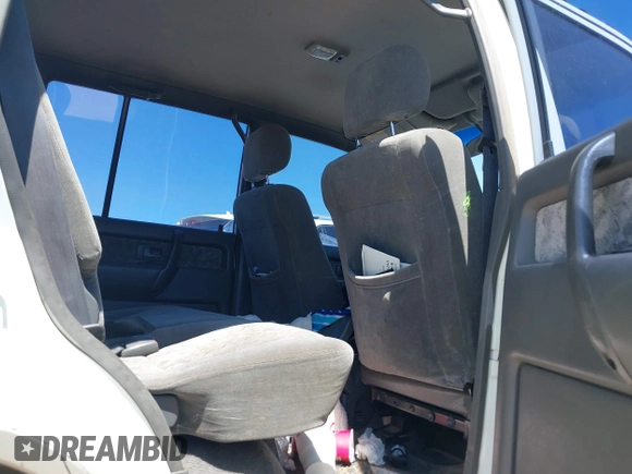 2000 Isuzu Trooper S z VIN JACDJ58X3Y7J01533, wystawiony jako IAAI lot #42227720 z przebiegiem 210 303 mil mil oraz . Historia ofert i sprzedaży dostępna na DreamBid. Obrazek 8.