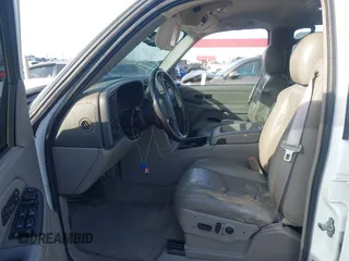 2005 Chevrolet Tahoe Z71 z VIN 1GNEK13T55R268077, wystawiony jako IAAI lot #41442024 z przebiegiem 205 176 mil mil oraz . Historia ofert i sprzedaży dostępna na DreamBid. Obrazek 5.