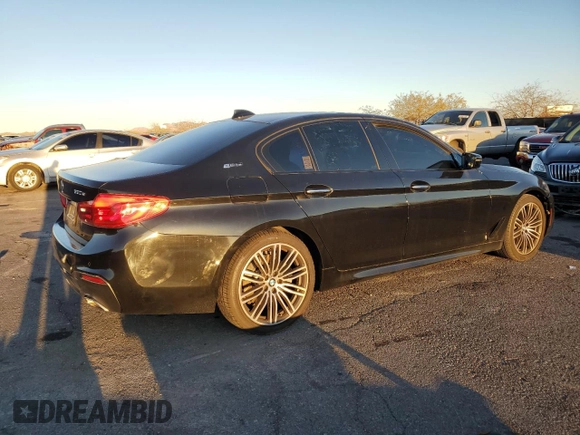 2018 BMW 5 Series 530e z VIN WBAJA9C58JB249470, wystawiony jako Copart lot #46319335 z przebiegiem 28 000 mil mil oraz Szkoda całkowita • Salvage title. Historia ofert i sprzedaży dostępna na DreamBid. Obrazek 3.