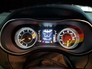 2019 Jeep Cherokee Latitude Plus с VIN 1C4PJMLB0KD398399, выставлен на аукционе Copart как лот 45468265 с пробегом 74 870 миль миль и Списание • Salvage title. История ставок и продаж доступна на DreamBid. Изображение 9.