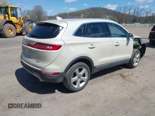 2018 Lincoln MKC Premiere with VIN 5LMCJ1C9XJUL03767, listed as a IAAI auction lot 42055927 with 39,718 mi miles and . Bid and sale history available at DreamBid. Image 4.