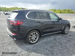 2021 BMW X5 sDrive40i with VIN 5UXCR4C06M9H52522, listed as a Copart auction lot 53038075 with 108,218 mi miles and Clean Title. Bid and sale history available at carsss.com. Image 3.