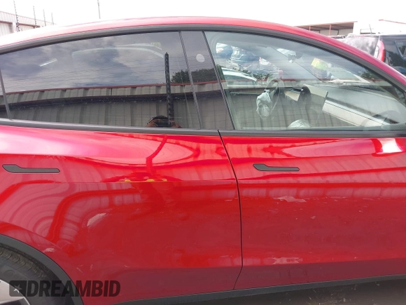 2024 Tesla Model Y Long Range with VIN 7SAYGDEE8RA283983, listed as a IAAI auction lot 39926362 with 1,999 mi miles. Bid and sale history available at carsss.com. Image 13.