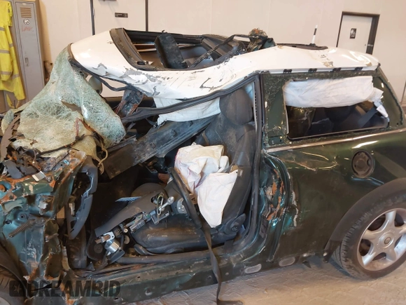 2004 MINI Hardtop with VIN WMWRC33494TC55068, listed as a IAAI auction lot 42057372 with Not provided miles and . Bid and sale history available at DreamBid. Image 6.