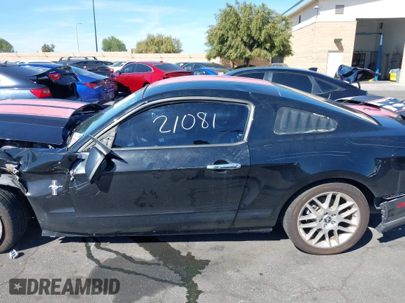 2012 Ford Mustang Premium z VIN 1ZVBP8AM8C5230247, wystawiony jako IAAI lot #41721081 z przebiegiem 118 868 mil mil oraz . Historia ofert i sprzedaży dostępna na DreamBid. Obrazek 15.
