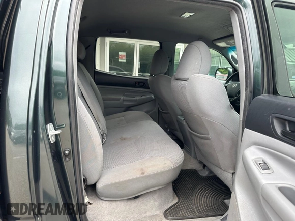 2009 Toyota Tacoma z VIN 3TMMU52N39M012424, wystawiony jako Copart lot #60904275 z przebiegiem 286 128 mil mil oraz Czysty tytuł • Clean title. Historia ofert i sprzedaży dostępna na DreamBid. Obrazek 6.