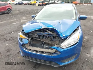 2018 Ford Focus SE z VIN 1FADP3F23JL200674, wystawiony jako IAAI lot #42009238 z przebiegiem 78 007 mil mil oraz . Historia ofert i sprzedaży dostępna na DreamBid. Obrazek 6.