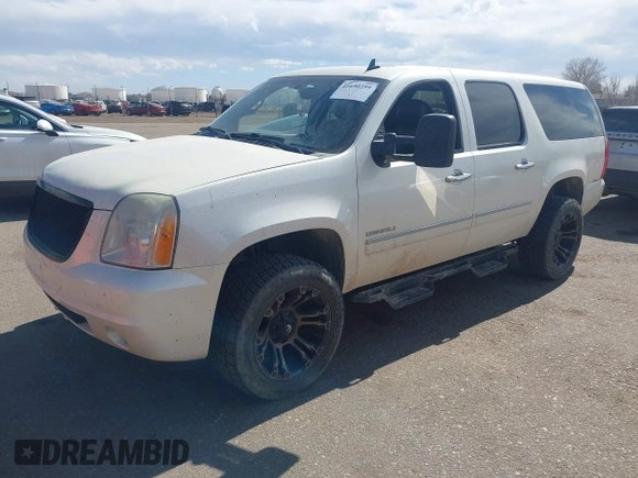 2011 GMC Yukon XL Denali with VIN 1GKS2MEF0BR182132, listed as a IAAI auction lot 41690259 with 204,365 mi miles. Bid and sale history available at carsss.com. Image 17.