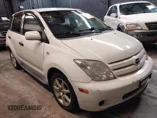2005 Scion xA z VIN JTKKT624650079130, wystawiony jako IAAI lot #42084860 z przebiegiem 181 378 mil mil oraz . Historia ofert i sprzedaży dostępna na DreamBid. Obrazek 1.