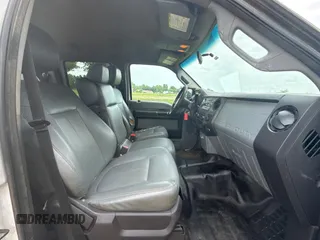 2015 Ford F-350 Lariat z VIN 1FT8W3DT5FEA69253, wystawiony jako Copart lot #58442895 z przebiegiem 317 670 mil mil oraz Czysty tytuł • Clean title. Historia ofert i sprzedaży dostępna na DreamBid. Obrazek 5.