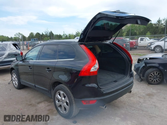 2013 Volvo XC60 3.2L z VIN YV4952DL0D2372518, wystawiony jako IAAI lot #42061418 z przebiegiem 122 704 mil mil oraz . Historia ofert i sprzedaży dostępna na DreamBid. Obrazek 3.