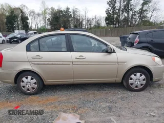 2006 Hyundai Accent GLS z VIN KMHCN46C66U058232, wystawiony jako IAAI lot #41899629 z przebiegiem 182 669 mil mil oraz . Historia ofert i sprzedaży dostępna na DreamBid. Obrazek 13.