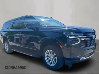 2021 Chevrolet Suburban LT z VIN 1GNSCCKD2MR303016, wystawiony jako Copart lot #57201425 z przebiegiem 244 286 mil mil oraz Czysty tytuł • Clean title. Historia ofert i sprzedaży dostępna na DreamBid. Obrazek 1.