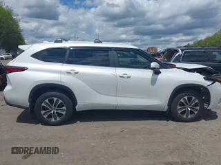 2023 Toyota Highlander L z VIN 5TDKDRBH4PS520231, wystawiony jako IAAI lot #42209363 z przebiegiem 21 312 mil mil oraz . Historia ofert i sprzedaży dostępna na DreamBid. Obrazek 13.