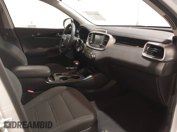 2019 Kia Sorento LX with VIN 5XYPGDA36KG542596, listed as a IAAI auction lot 40921931 with 115,716 mi miles. Bid and sale history available at carsss.com. Image 5.