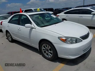 2003 Toyota Camry LE z VIN 4T1BF32K73U037904, wystawiony jako IAAI lot #42510674 z przebiegiem 204 855 mil mil oraz . Historia ofert i sprzedaży dostępna na DreamBid. Obrazek 1.