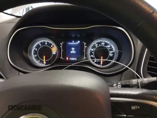 2019 Jeep Cherokee Latitude z VIN 1C4PJMCB0KD122398, wystawiony jako IAAI lot #41798728 z przebiegiem 117 810 mil mil oraz . Historia ofert i sprzedaży dostępna na DreamBid. Obrazek 7.