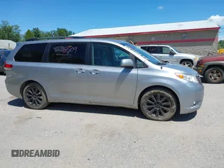 2012 Toyota Sienna XLE с VIN 5TDDK3DC9CS035753, выставлен на аукционе IAAI как лот 42716509 с пробегом 224 135 миль миль и . История ставок и продаж доступна на DreamBid. Изображение 13.