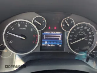 2017 Toyota Tundra SR z VIN 5TFUW5F19HX656990, wystawiony jako Copart lot #51087865 z przebiegiem 123 481 mil mil oraz Szkoda całkowita • Salvage title. Historia ofert i sprzedaży dostępna na DreamBid. Obrazek 9.