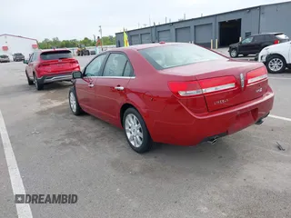2010 Lincoln MKZ z VIN 3LNHL2GC2AR636552, wystawiony jako IAAI lot #42330172 z przebiegiem 98 883 mil mil oraz . Historia ofert i sprzedaży dostępna na DreamBid. Obrazek 3.