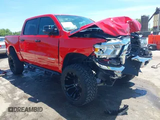 2023 Ram 1500 Big Horn z VIN 1C6RRFFG4PN561469, wystawiony jako IAAI lot #39594554 z przebiegiem 15 655 mil mil oraz . Historia ofert i sprzedaży dostępna na DreamBid. Obrazek 1.