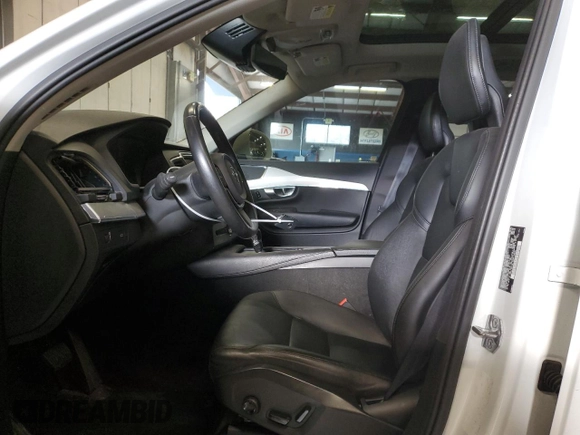 2016 Volvo XC90 Momentum with VIN YV4102XK2G1081799, listed as a Copart auction lot 85867184 with 92,638 mi miles and Clean Title. Bid and sale history available at carsss.com. Image 7.