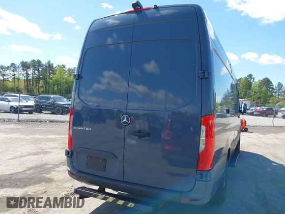 2019 Mercedes-Benz Sprinter Cargo z VIN WD4PF1CD4KT006098, wystawiony jako IAAI lot #42039521 z przebiegiem 80 537 mil mil oraz . Historia ofert i sprzedaży dostępna na DreamBid. Obrazek 16.
