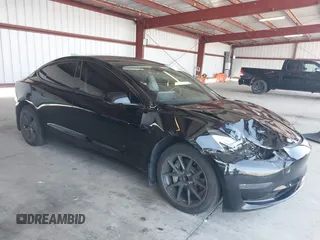 2023 Tesla Model 3 z VIN 5YJ3E1EA5PF540803, wystawiony jako IAAI lot #42350172 z przebiegiem 33 532 mil mil oraz . Historia ofert i sprzedaży dostępna na DreamBid. Obrazek 1.