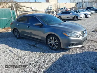 2018 Nissan Altima 2.5 SR with VIN 1N4AL3AP7JC240029, listed as a IAAI auction lot 41883209 with 77,190 mi miles. Bid and sale history available at carsss.com. Image 1.