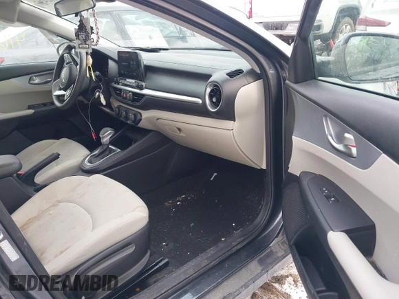 2022 Kia Forte LXS with VIN 3KPF24ADXNE435362, listed as a IAAI auction lot 41624362 with 54,930 mi miles and . Bid and sale history available at DreamBid. Image 5.