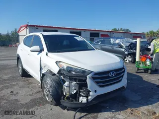 2018 Hyundai Tucson SE with VIN KM8J23A42JU627533, listed as a IAAI auction lot 41880112 with 61,840 mi miles. Bid and sale history available at carsss.com. Image 6.