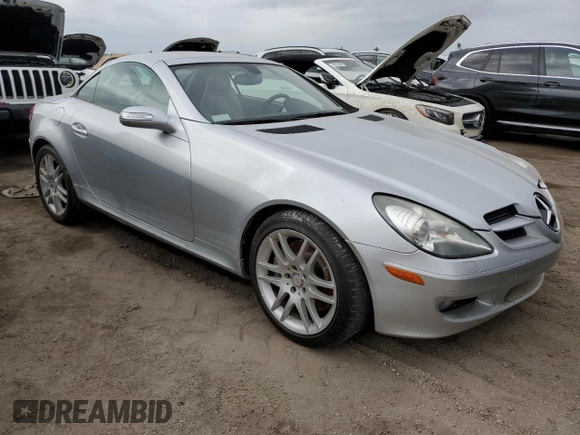 2008 Mercedes-Benz SLK 350 z VIN WDBWK56FX8F181256, wystawiony jako Copart lot #76898704 z przebiegiem Nie podano mil oraz Szkoda całkowita • Salvage title. Historia ofert i sprzedaży dostępna na DreamBid. Obrazek 4.