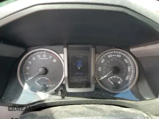2017 Toyota Tacoma SR5 z VIN 5TFAZ5CN2HX025077, wystawiony jako Copart lot #57131105 z przebiegiem 153 705 mil mil oraz Szkoda całkowita • Salvage title. Historia ofert i sprzedaży dostępna na DreamBid. Obrazek 9.