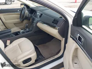 2013 Lincoln MKS with VIN 1LNHL9DK9DG615780, listed as a IAAI auction lot 41733343 with 173,049 mi miles. Bid and sale history available at carsss.com. Image 5.
