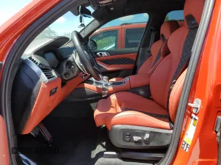 2023 BMW X5 M z VIN 5YMJU0C07P9P13978, wystawiony jako Copart lot #49664573 z przebiegiem Nie podano mil oraz . Historia ofert i sprzedaży dostępna na DreamBid. Obrazek 7.