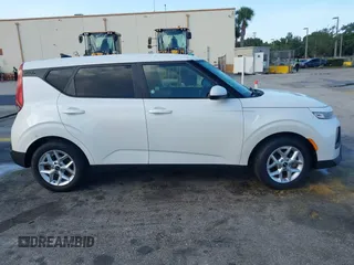2020 Kia Soul S with VIN KNDJ23AUXL7057528, listed as a IAAI auction lot 42204152 with 85,044 mi miles and . Bid and sale history available at DreamBid. Image 13.