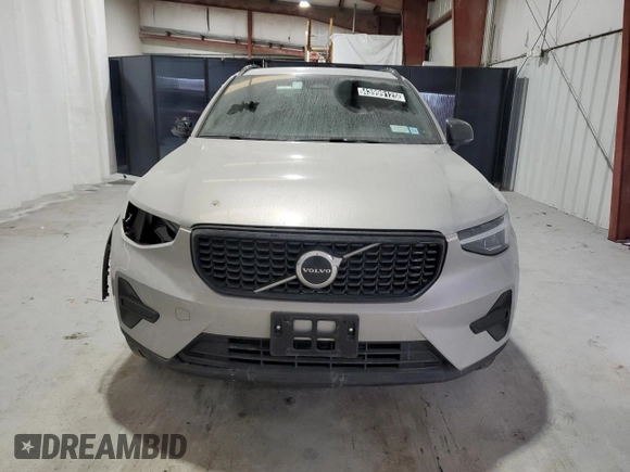 2024 Volvo XC40 Core Bright Theme z VIN YV4L12UK9R2336505, wystawiony jako Copart lot #43999125 z przebiegiem 19 779 mil mil oraz Czysty tytuł • Clean title. Historia ofert i sprzedaży dostępna na DreamBid. Obrazek 5.