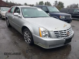 2008 Cadillac DTS 1SA z VIN 1G6KD57Y28U167084, wystawiony jako IAAI lot #41788614 z przebiegiem 86 436 mil mil oraz . Historia ofert i sprzedaży dostępna na DreamBid. Obrazek 1.