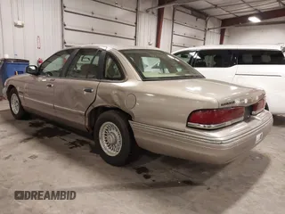 1995 Ford Crown Victoria LX с VIN 2FALP74W0SX195270, выставлен на аукционе IAAI как лот 41840082 с пробегом 139 967 миль миль и . История ставок и продаж доступна на DreamBid. Изображение 3.