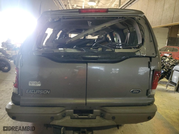 2005 Ford Excursion Limited with VIN 1FMSU43P55ED40585, listed as a Copart auction lot 83622664 with 0 mi miles and Salvage Title. Bid and sale history available at carsss.com. Image 6.